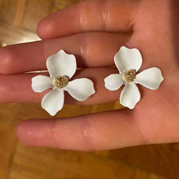Zara white flower earrings - Picture 2 of 2